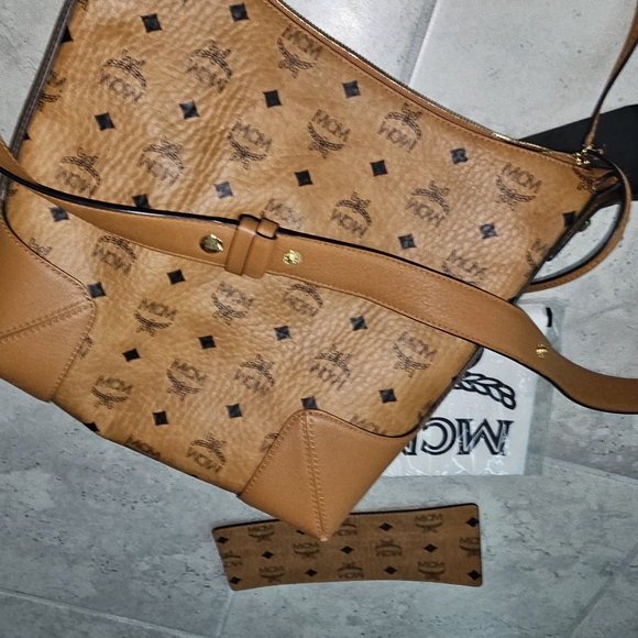 MCM KLARA MEDIUM HOBO BAG LEATHER - Picture 3 of 5